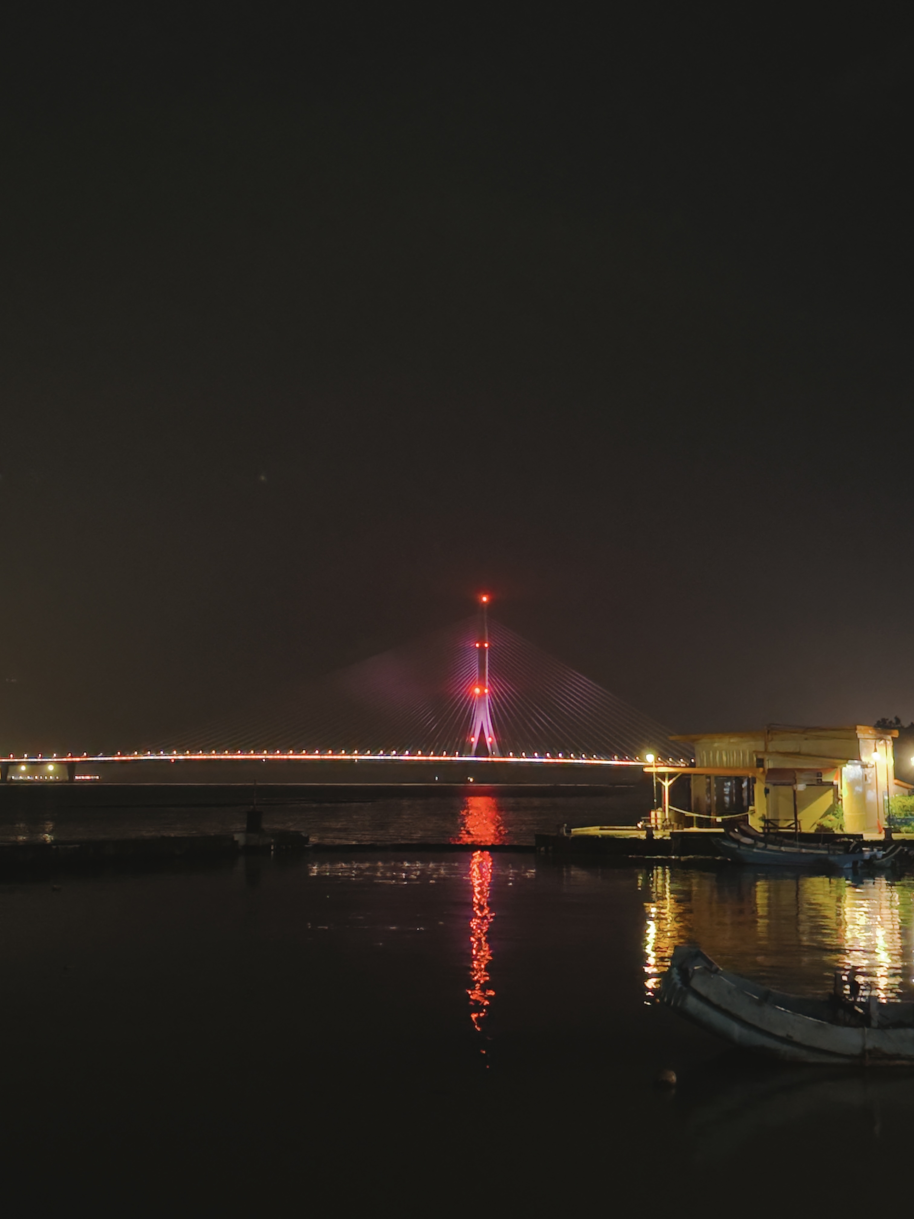 夜晚的淡江大橋